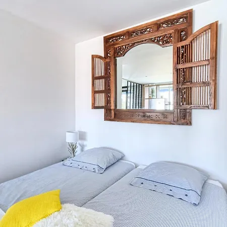 Bright 1br In Central By Guestready