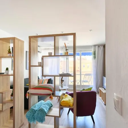 Bright 1br In Central By Guestready