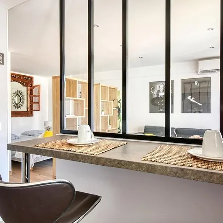 Bright 1br In Central By Guestready *