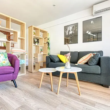 Bright 1br In Central By Guestready *